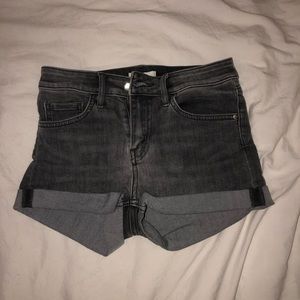 H&M Jean shorts great condition (2)